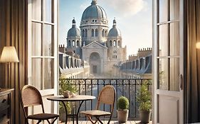 Au Balcon De La Basilique